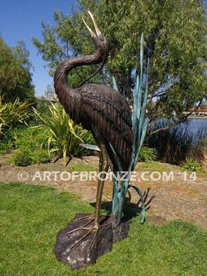 Wild Beauty lost wax casting of standing crane fountain for pool, pond or home