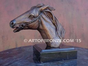 Magnificent Gift or trophy award sculpture bust of thoroughbred horse