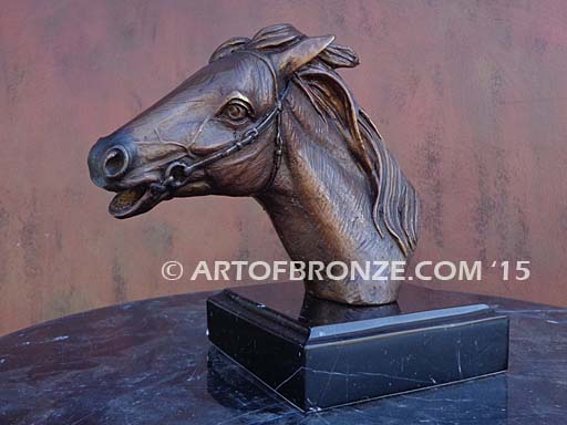 Magnificent Gift or trophy award sculpture bust of thoroughbred horse