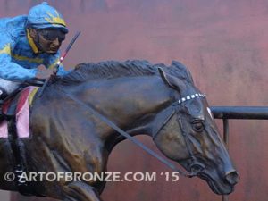 For the Roses sculpture of Breeders cup winner Spendthrift statue