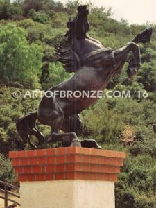 Reared Stallion outdoor life-size monumental equestrian horse sculptures for entrance gate pillars