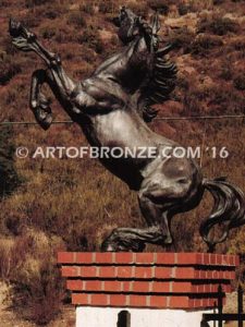 Reared Stallion outdoor life-size monumental equestrian horse sculptures for entrance gate pillars