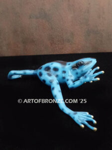 Blue Jewel of the Rainforest blue poison dart frog bronze sculpture artwork for indoor decoration