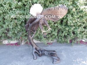 Down Draft bronze sculpture of eagle monument for public tree