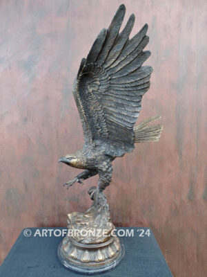Eagle flying eagle bronze sculpture after Jules Moigniez or award