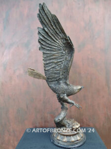 Eagle flying eagle bronze sculpture after Jules Moigniez or award