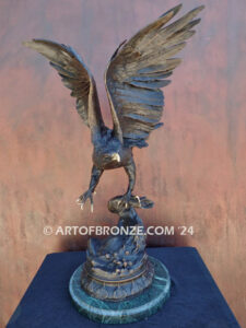 Eagle flying eagle bronze sculpture after Jules Moigniez or award
