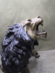 Fearless lost wax high quality bronze statue outdoor standing lion with head raised in roar