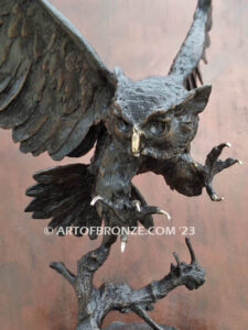 Owl French sculptor Moigniez flying owl bronze statue for art collector