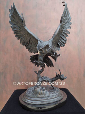 Owl French sculptor Moigniez flying owl bronze statue for art collector