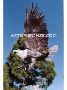 Majesty bronze sculpture of eagle monument for public art