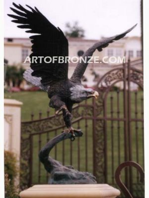 Majesty bronze sculpture of eagle monument for public art