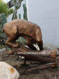 Eyes on You high-quality bronze statue outdoor bobcat statue for public display