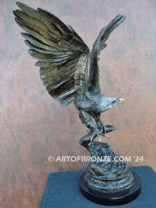 Eagle flying eagle bronze sculpture after Jules Moigniez or award