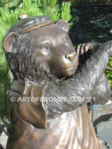 Tee Bear outdoor golfing bear bronze statue for public display