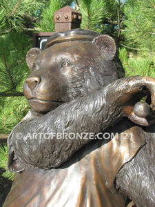 Tee Bear outdoor golfing bear bronze statue for public display