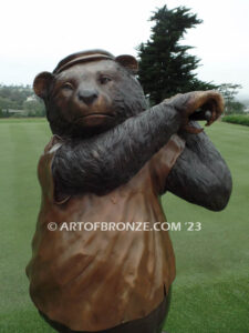 Tee Bear outdoor golfing bear bronze statue for public display