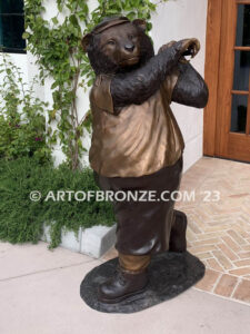 Tee Bear outdoor golfing bear bronze statue for public display