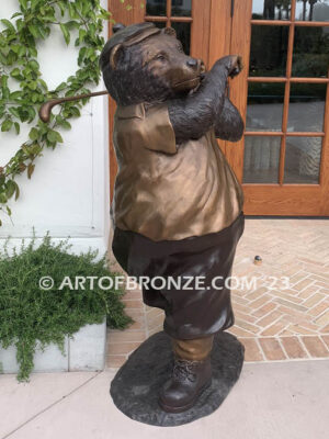 Tee Bear outdoor golfing bear bronze statue for public display