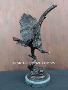 Eagle flying eagle bronze sculpture after Jules Moigniez or award