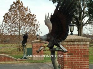 Almighty bronze sculpture flying eagle monument for residential or commercial property