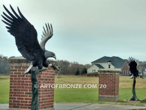 Almighty bronze sculpture flying eagle monument for residential or commercial property