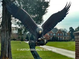 Almighty bronze sculpture flying eagle monument for residential or commercial property