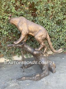 High-quality mountain lion bronze statue outdoor monument for public display