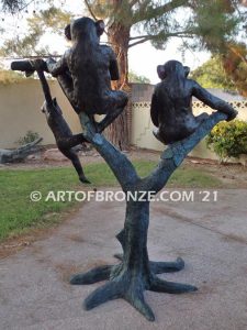 Hangin loose Family lost wax high quality bronze cast outdoor chimpanzees playing in tree