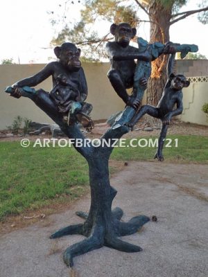 Hangin loose Family lost wax high quality bronze cast outdoor chimpanzees playing in tree