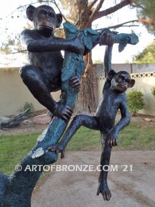 Hangin loose Family lost wax high quality bronze cast outdoor chimpanzees playing in tree