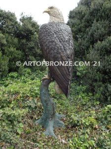 Overseer bronze sculpture of eagle monument for public display