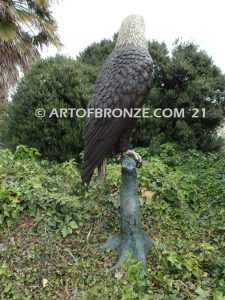 Overseer bronze sculpture of eagle monument for public display