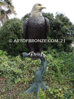 Overseer bronze sculpture of eagle monument for public display