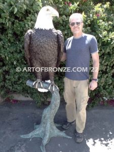 Overseer bronze sculpture of eagle monument for public display