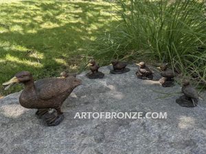 outdoor custom duck family bronze statues for elementary school mascot