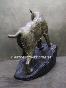 Bobcat Guardian high-quality bronze sculpture mascot outdoor bobcat statue for public display