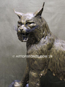 Bobcat Guardian high-quality bronze sculpture mascot outdoor bobcat statue for public display