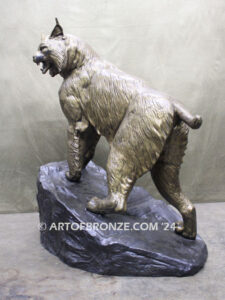 Bobcat Guardian high-quality bronze sculpture mascot outdoor bobcat statue for public display