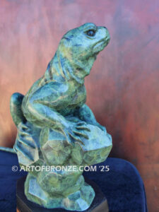 Mountain Boomer high quality bronze cast indoor iguana statue